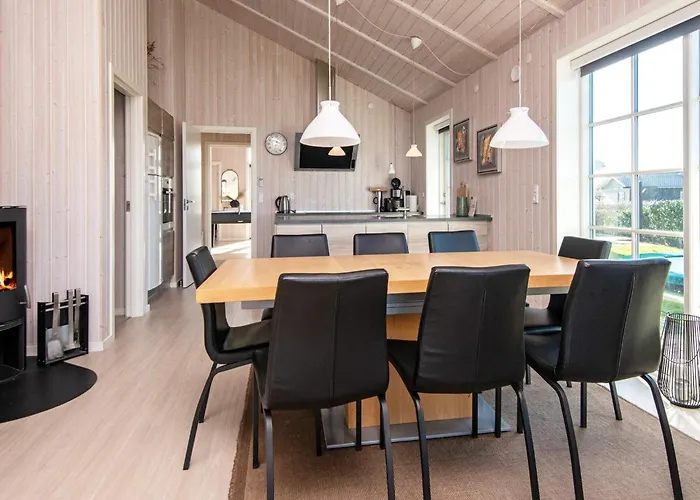 10 Person In Ansager-by Traum Ansager