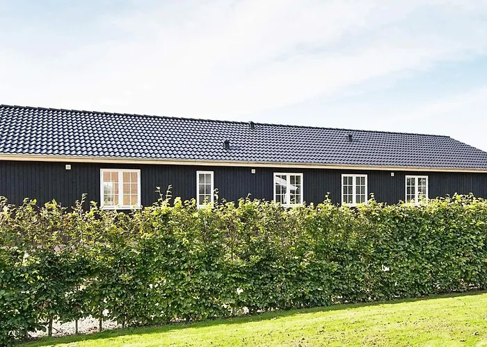 10 Person In Ansager-by Traum